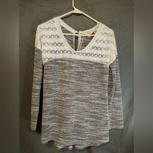 Kori Women's Gray and White Knit Top